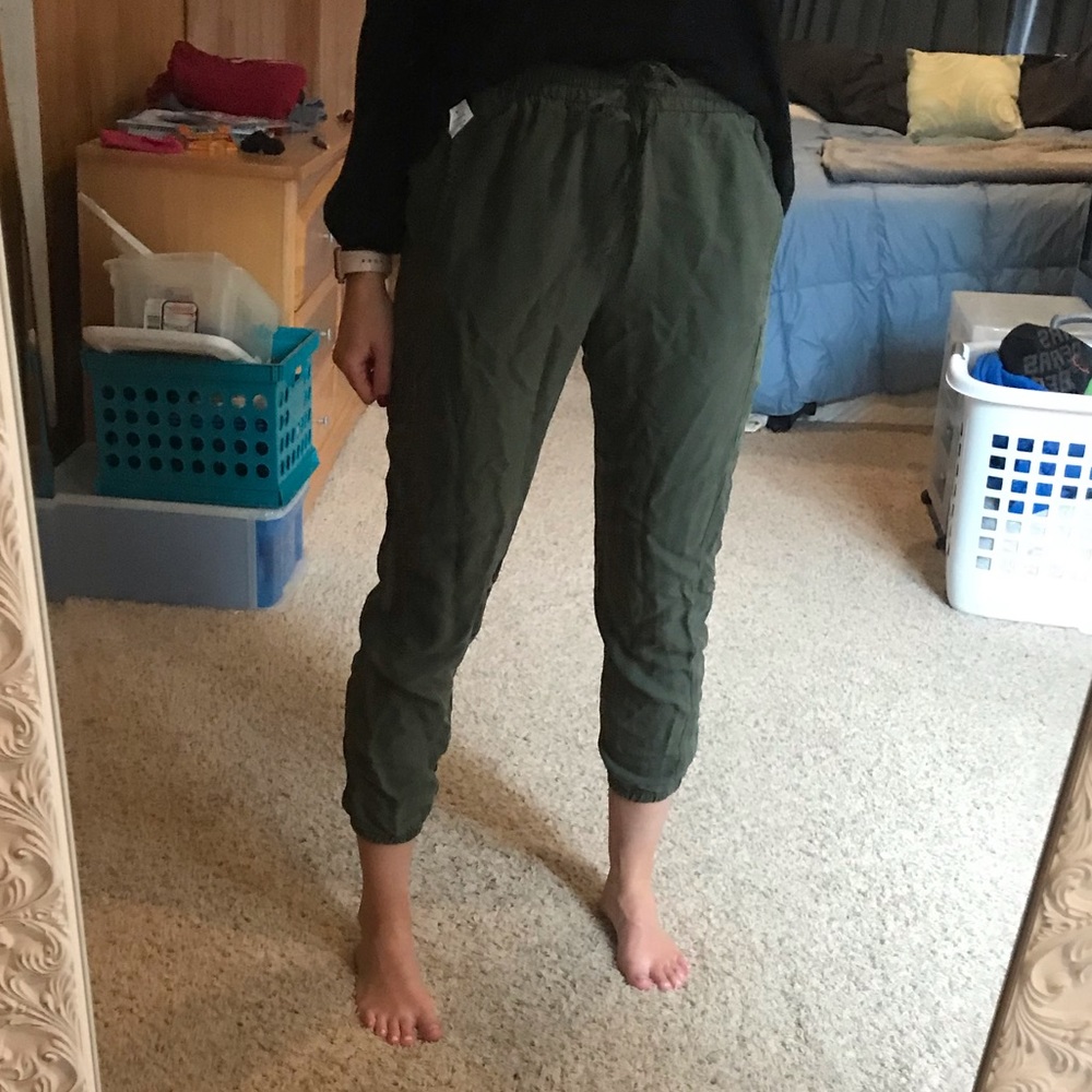 NWT GAP army green crop lounge pant